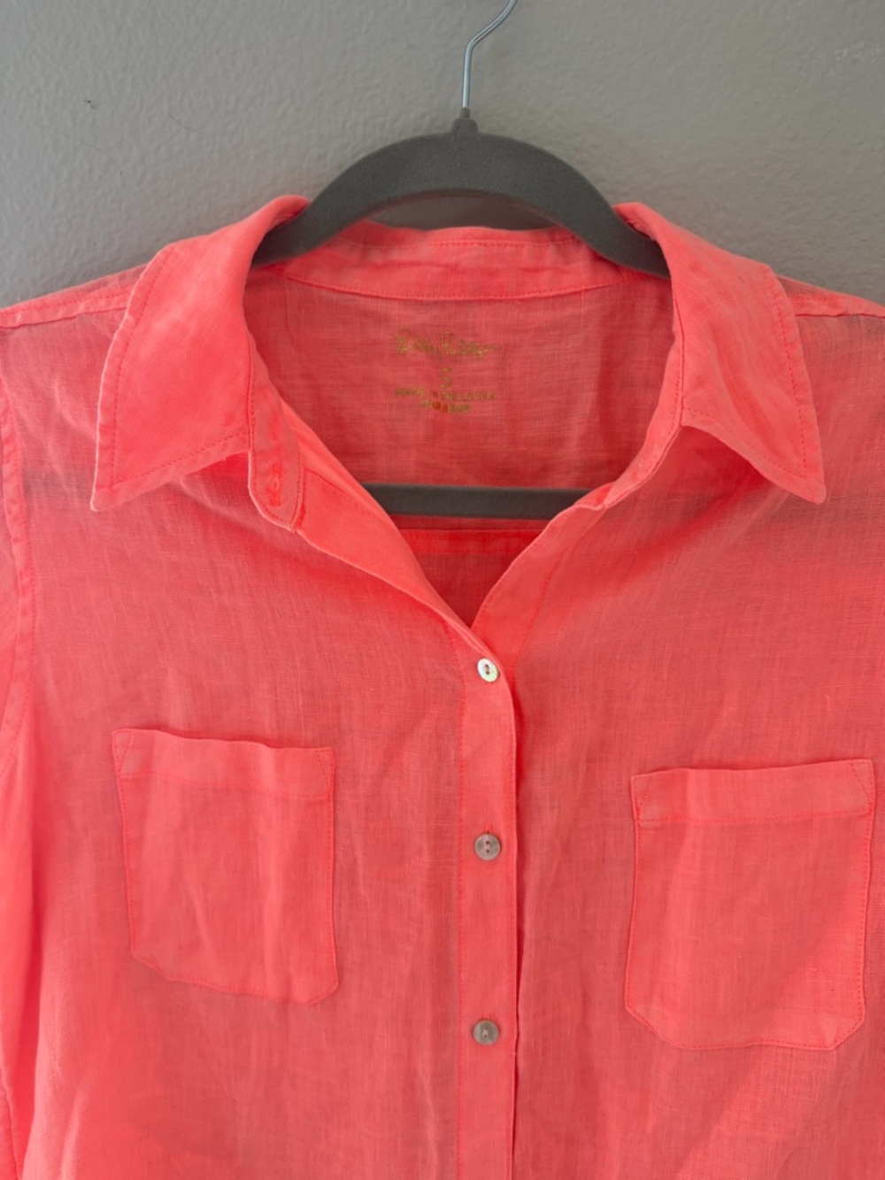 Size S Lilly Pulitzer Coral Sea View Button-Down 100% Linen Shirt-1 Flaw - Picture 3 of 7
